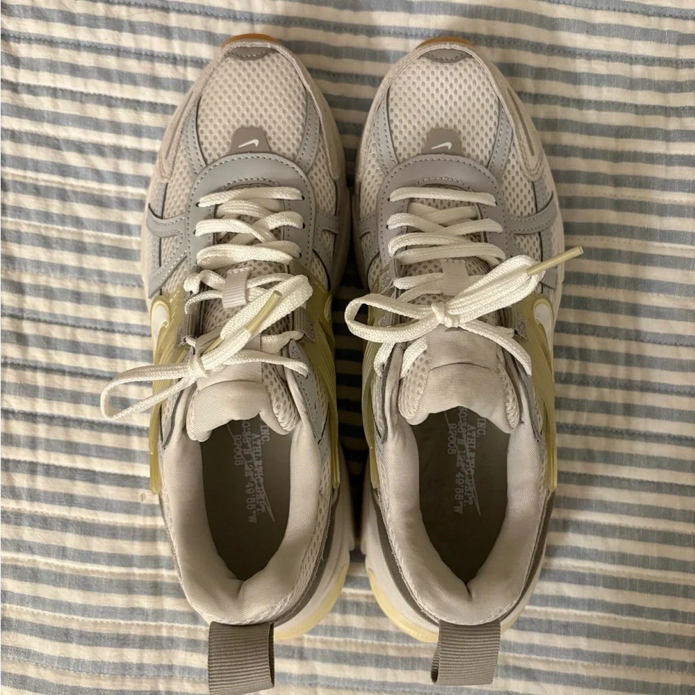 Nike Women's Sneakers in Light Gray and Pale Yellow